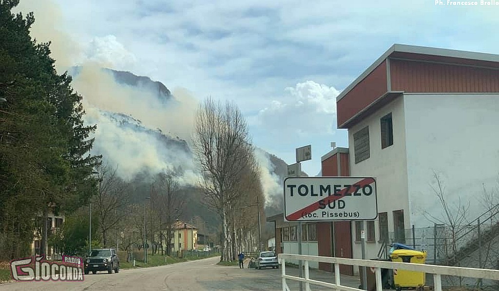 Incendio a Tolmezzo: diverse decine i soccorritori intervenuti 2021